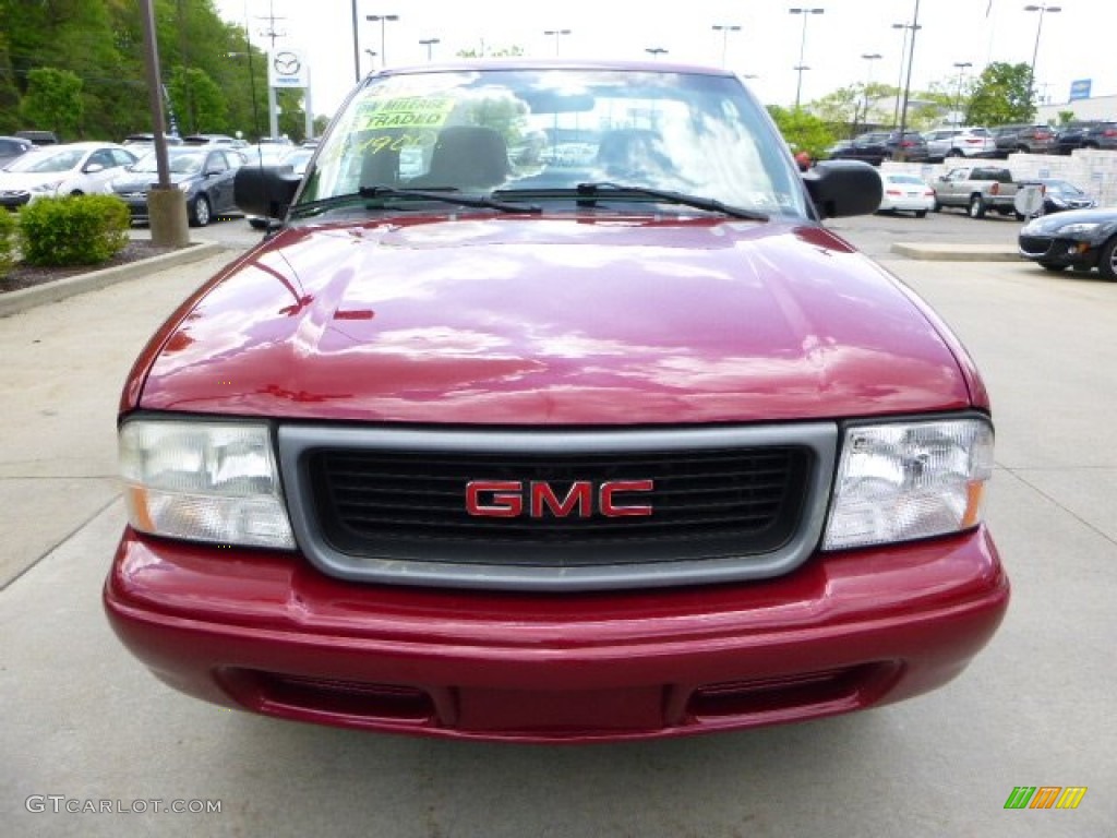 2002 Sonoma SL Regular Cab - Cherry Red Metallic / Graphite photo #6