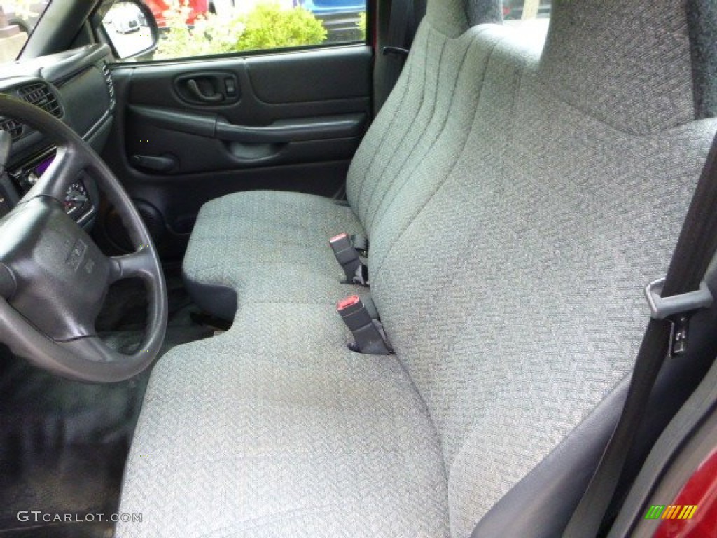 2002 GMC Sonoma SL Regular Cab Front Seat Photo #80875652