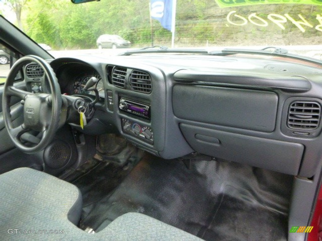 2002 GMC Sonoma SL Regular Cab Graphite Dashboard Photo #80875742