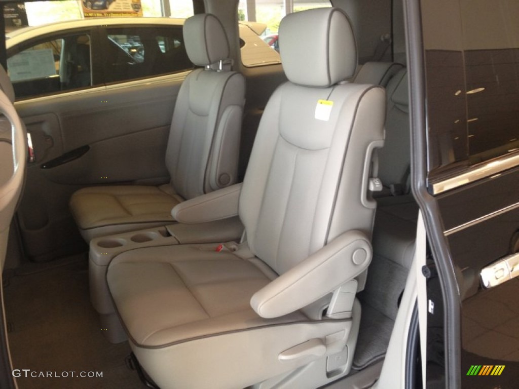 Gray Interior 2013 Nissan Quest 3.5 SV Photo #80875879