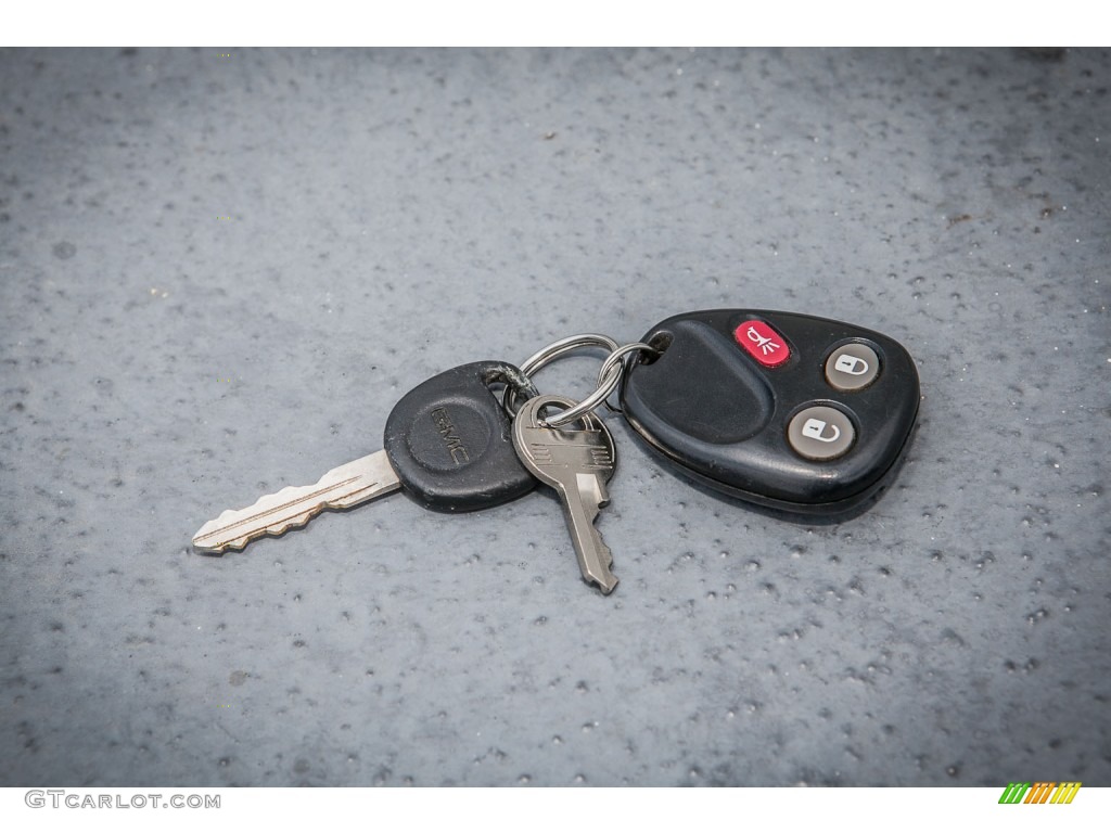 2005 GMC Envoy SLT Keys Photo #80879392