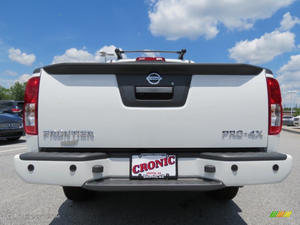 2013 Frontier Pro-4X Crew Cab 4x4 - Glacier White / Graphite Pro-4X photo #4