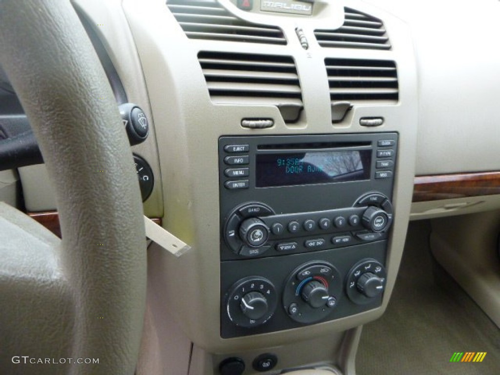 2004 Chevrolet Malibu LS V6 Sedan Controls Photo #80882156