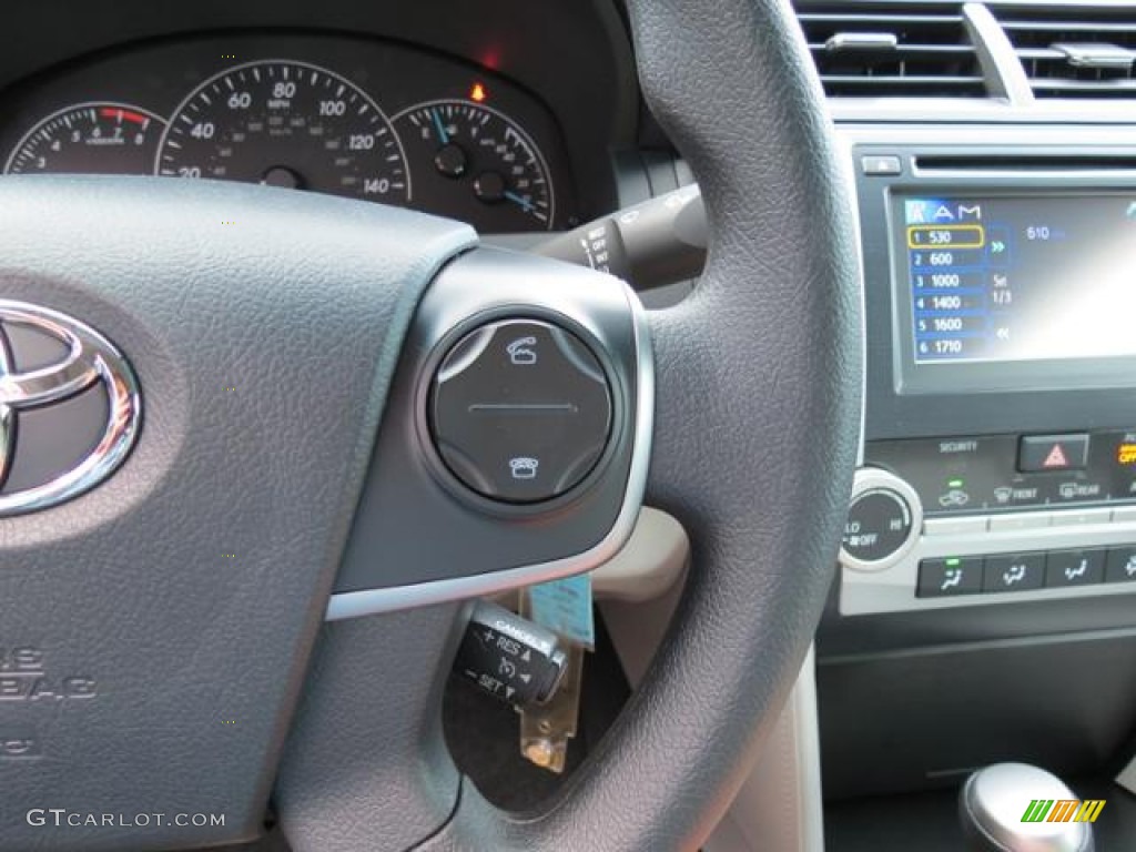 2013 Toyota Camry LE Controls Photo #80887120