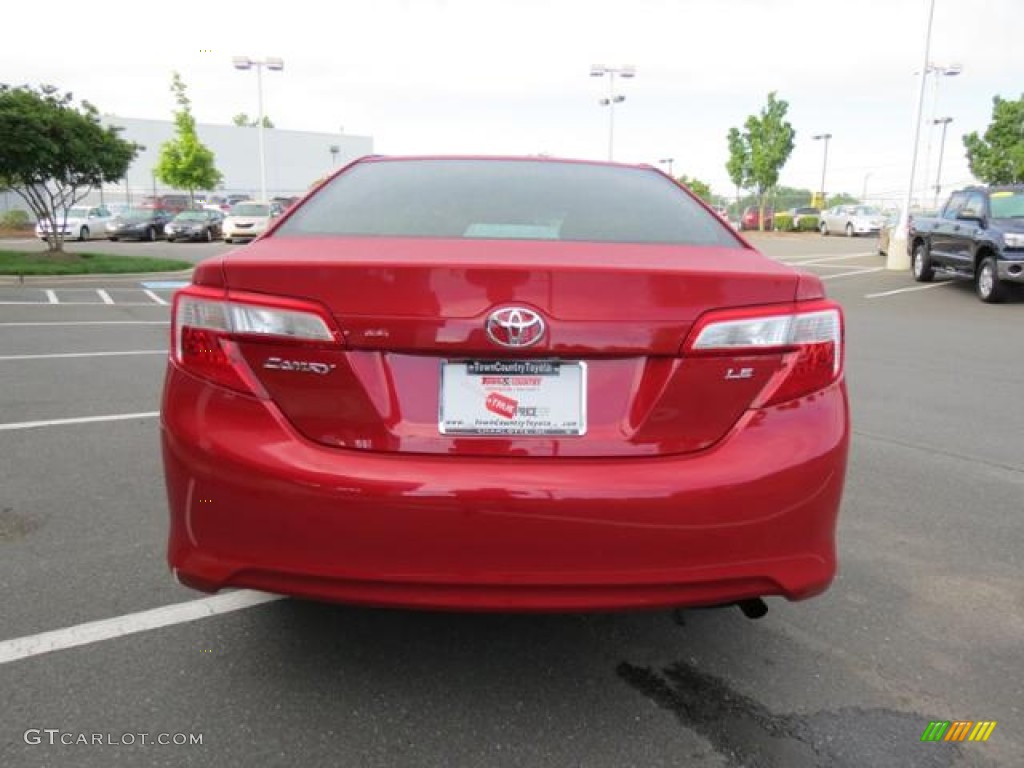 2013 Camry LE - Barcelona Red Metallic / Ivory photo #18