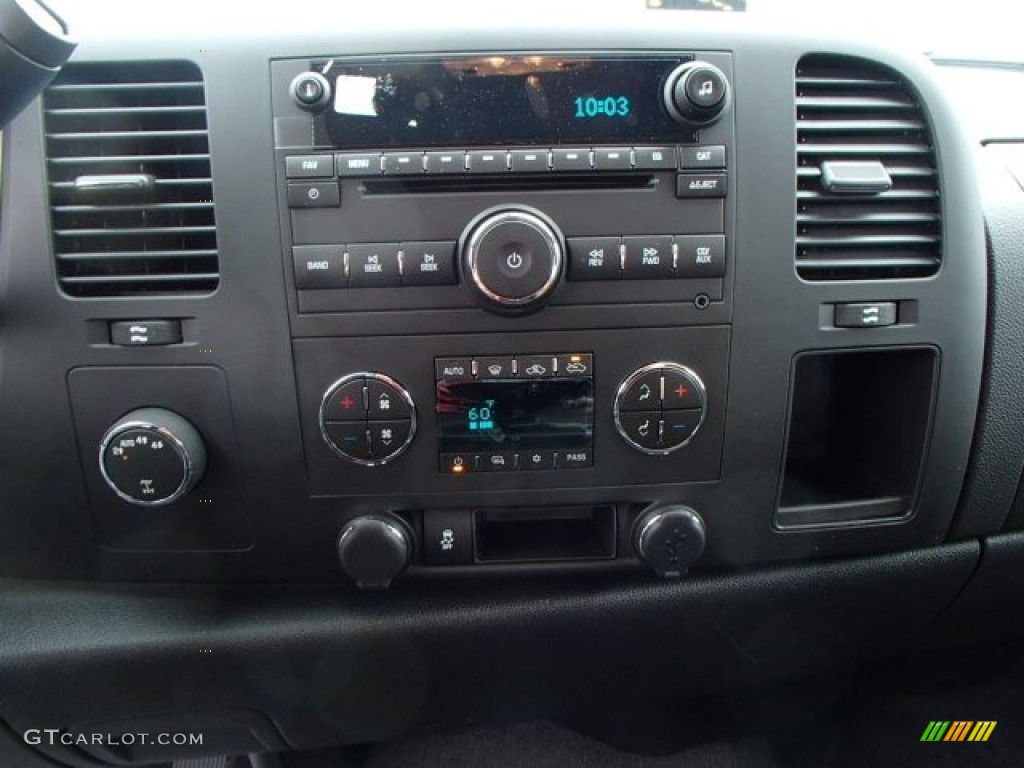 2013 Chevrolet Silverado 1500 LT Extended Cab 4x4 Controls Photo #80887979
