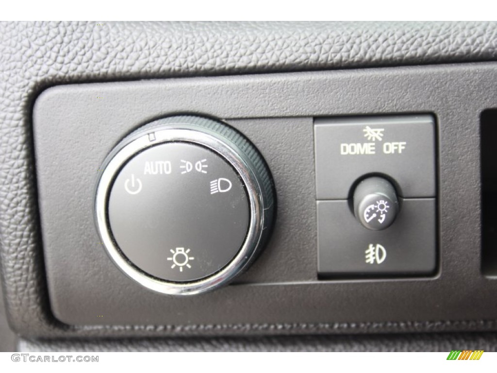 2008 Chevrolet Suburban 1500 LTZ Controls Photos
