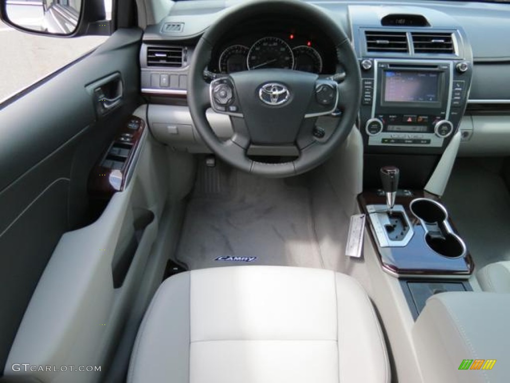 2013 Toyota Camry XLE Ash Dashboard Photo #80890222