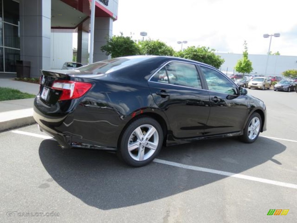 2013 Camry SE - Attitude Black Metallic / Black photo #17