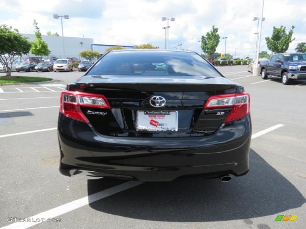 2013 Camry SE - Attitude Black Metallic / Black photo #18