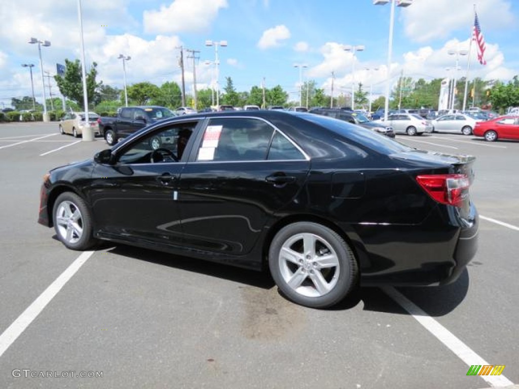 2013 Camry SE - Attitude Black Metallic / Black photo #19