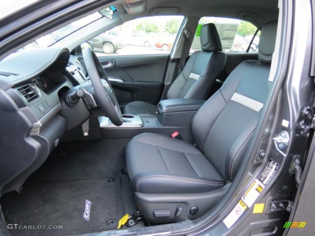 Black Interior 2013 Toyota Camry SE Photo #80891425