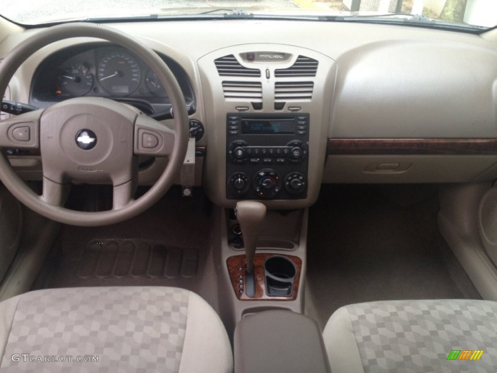 2004 Chevrolet Malibu Maxx LS Wagon Neutral Dashboard Photo #80893237