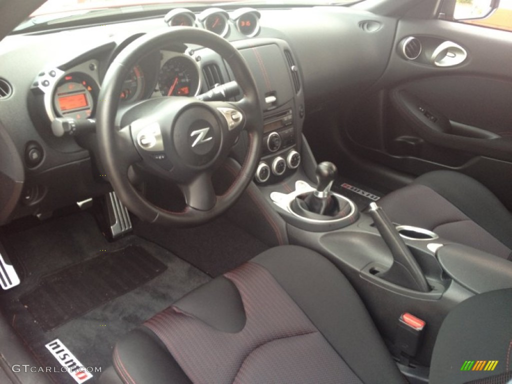 NISMO Black/Red Interior 2009 Nissan 370Z NISMO Coupe Photo #80893396