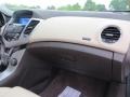 Summit White - Cruze LT Photo No. 20