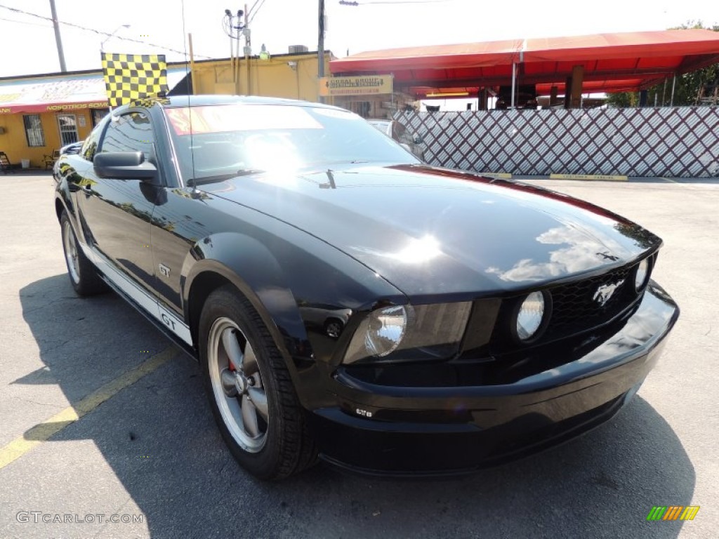 2005 Mustang GT Premium Coupe - Black / Dark Charcoal photo #9