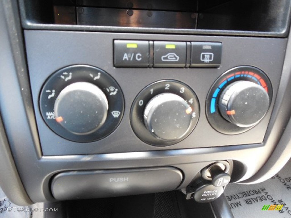2006 Hyundai Elantra GLS Sedan Controls Photo #80894575