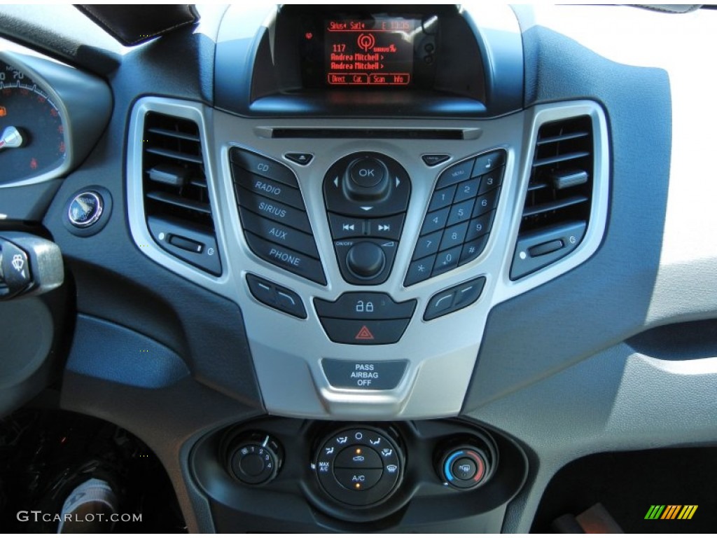 2013 Ford Fiesta Titanium Sedan Controls Photo #80903003