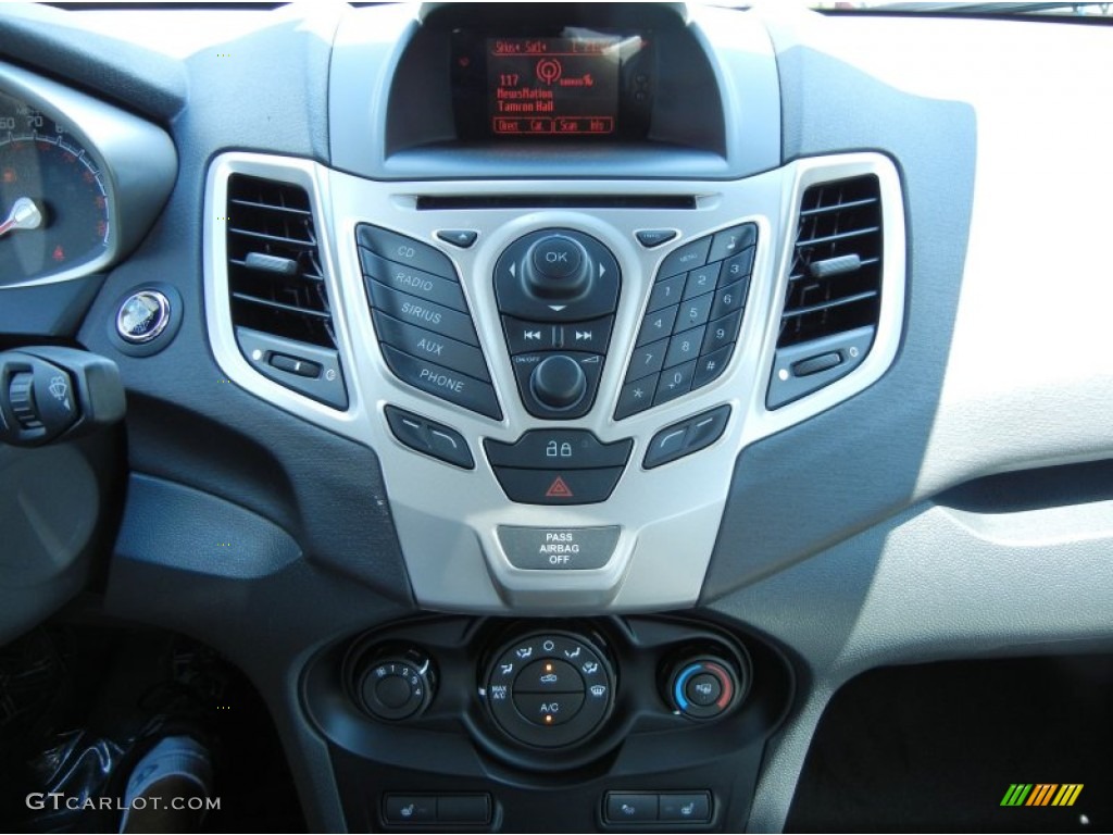 2013 Ford Fiesta Titanium Sedan Controls Photo #80903361