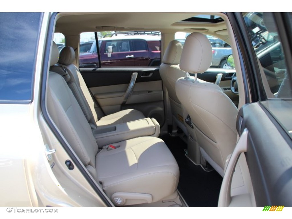 2010 Highlander SE 4WD - Sandy Beach Metallic / Sand Beige photo #11