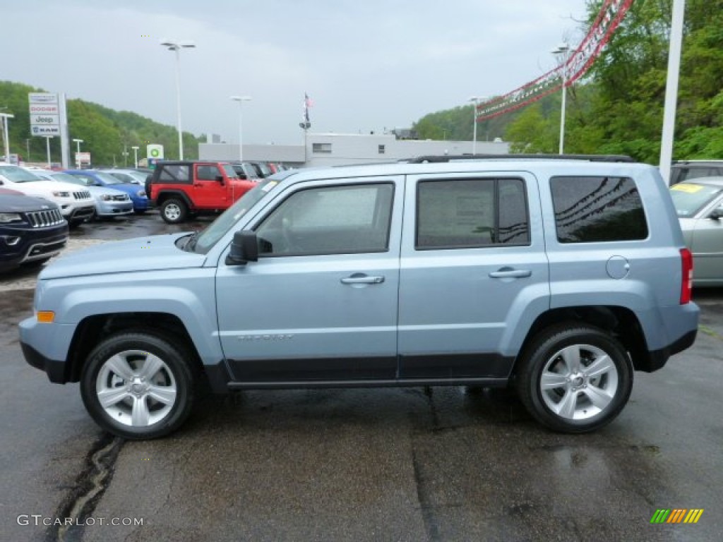 2014 Patriot Latitude 4x4 - Winter Chill Pearl / Dark Slate Gray photo #2