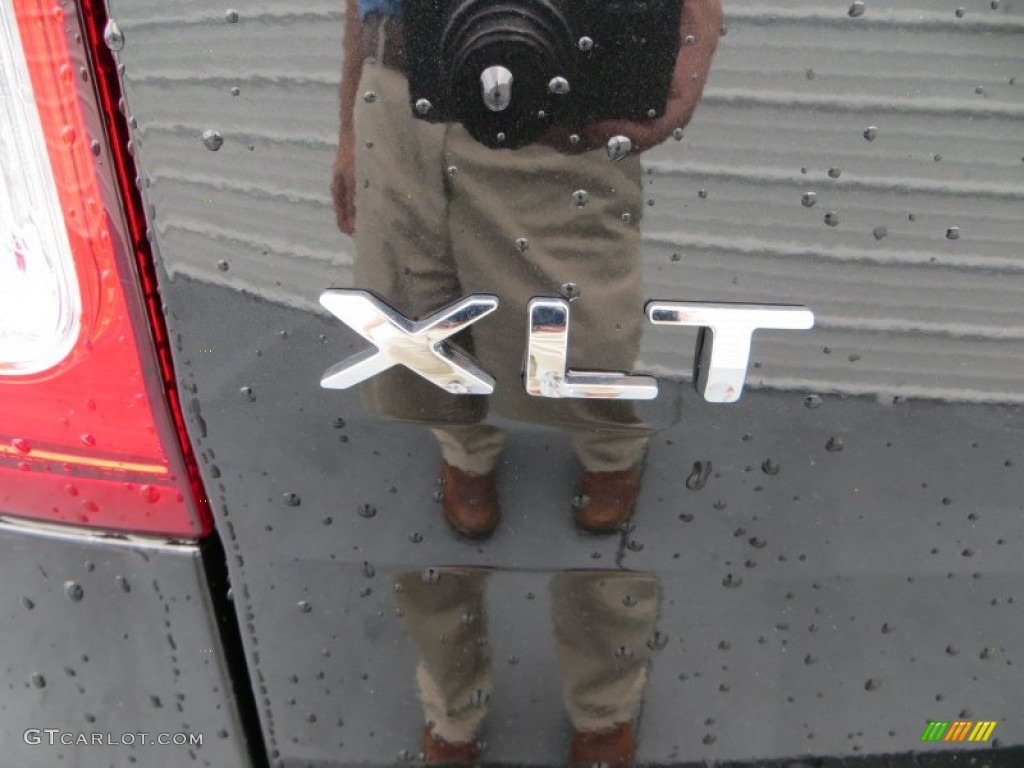 2013 Explorer XLT - Tuxedo Black Metallic / Charcoal Black photo #12