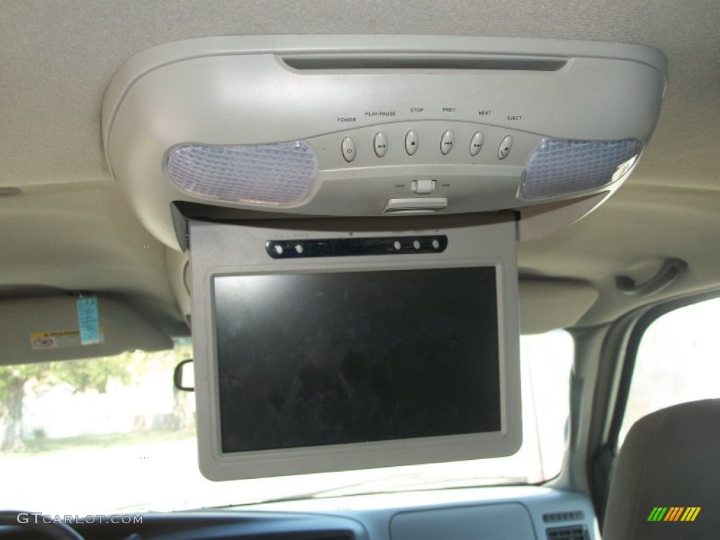 2002 Ford Excursion XLT 4x4 Entertainment System Photos