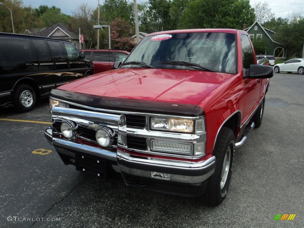 1998 C/K K1500 Regular Cab 4x4 - Victory Red / Red photo #2
