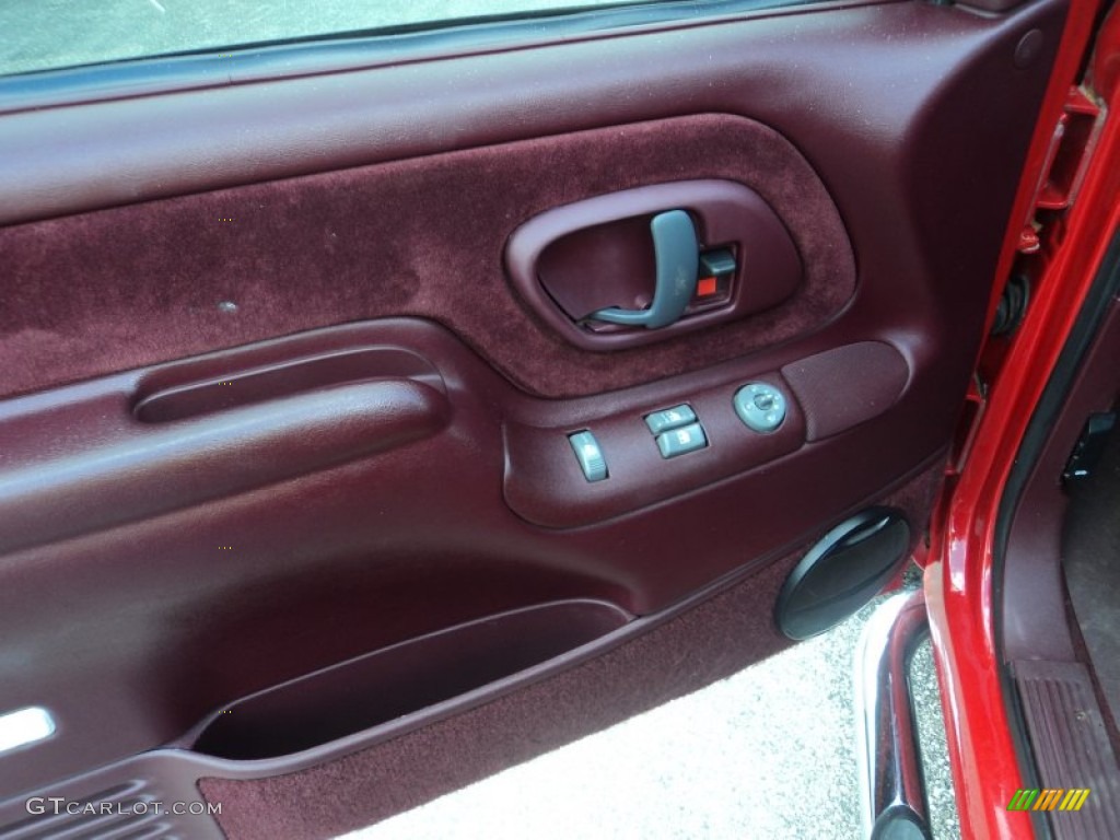1998 Chevrolet C/K K1500 Regular Cab 4x4 Red Door Panel Photo #80907468