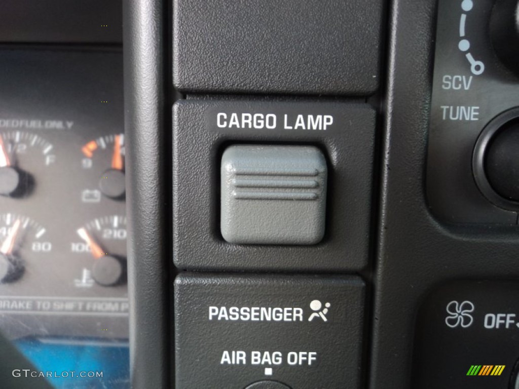 1998 C/K K1500 Regular Cab 4x4 - Victory Red / Red photo #13