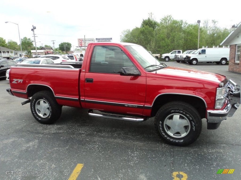1998 C/K K1500 Regular Cab 4x4 - Victory Red / Red photo #20