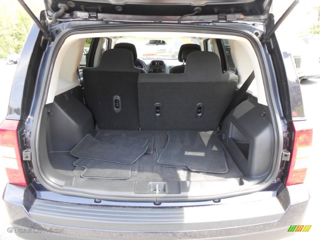 2011 Jeep Patriot Sport 4x4 Trunk Photos