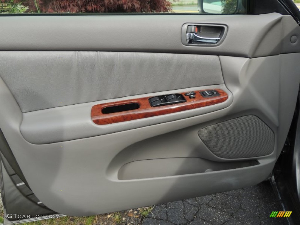 2005 Toyota Camry XLE Taupe Door Panel Photo #80910969
