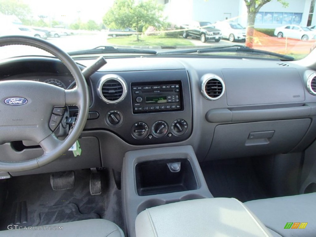 2003 Expedition XLT 4x4 - Oxford White / Flint Grey photo #13