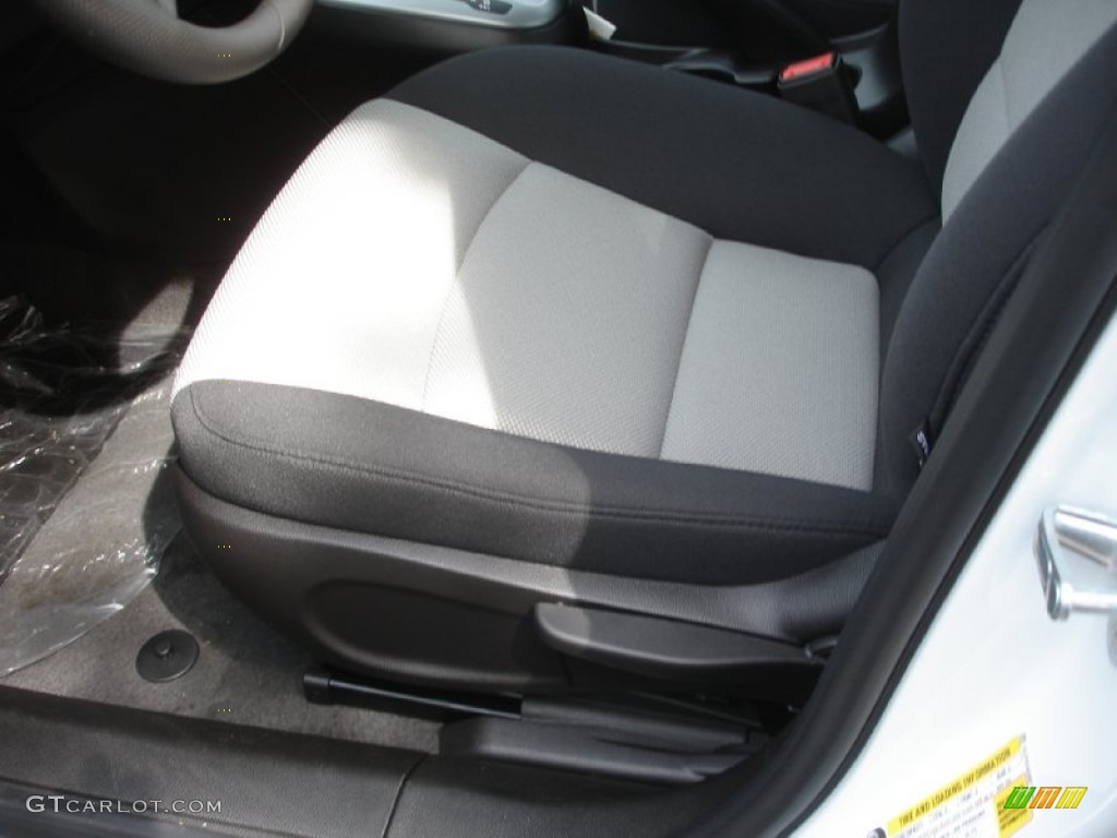 2013 Cruze LS - Summit White / Jet Black/Medium Titanium photo #2