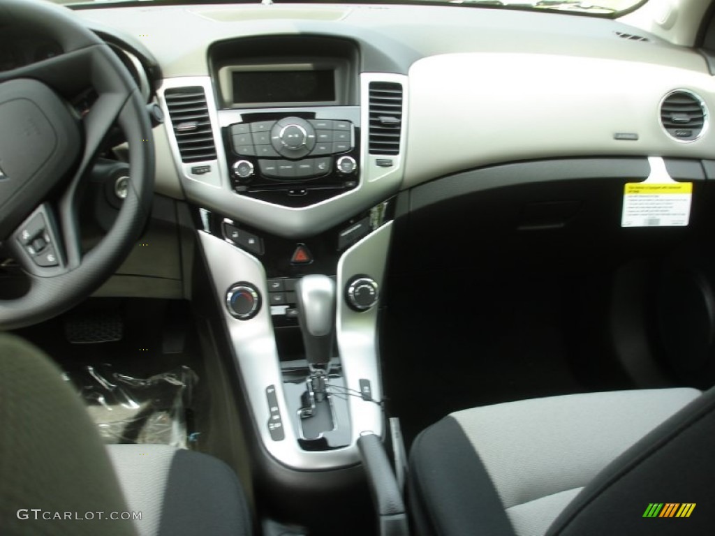 2013 Cruze LS - Blue Topaz Metallic / Jet Black/Medium Titanium photo #4