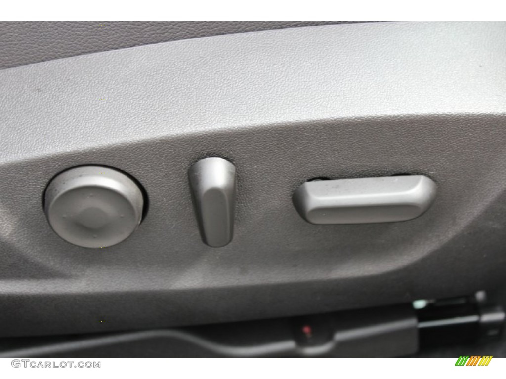 2011 Buick Regal CXL Controls Photo #80917888