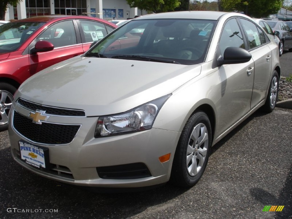 2013 Cruze LS - Champagne Silver Metallic / Jet Black/Medium Titanium photo #1