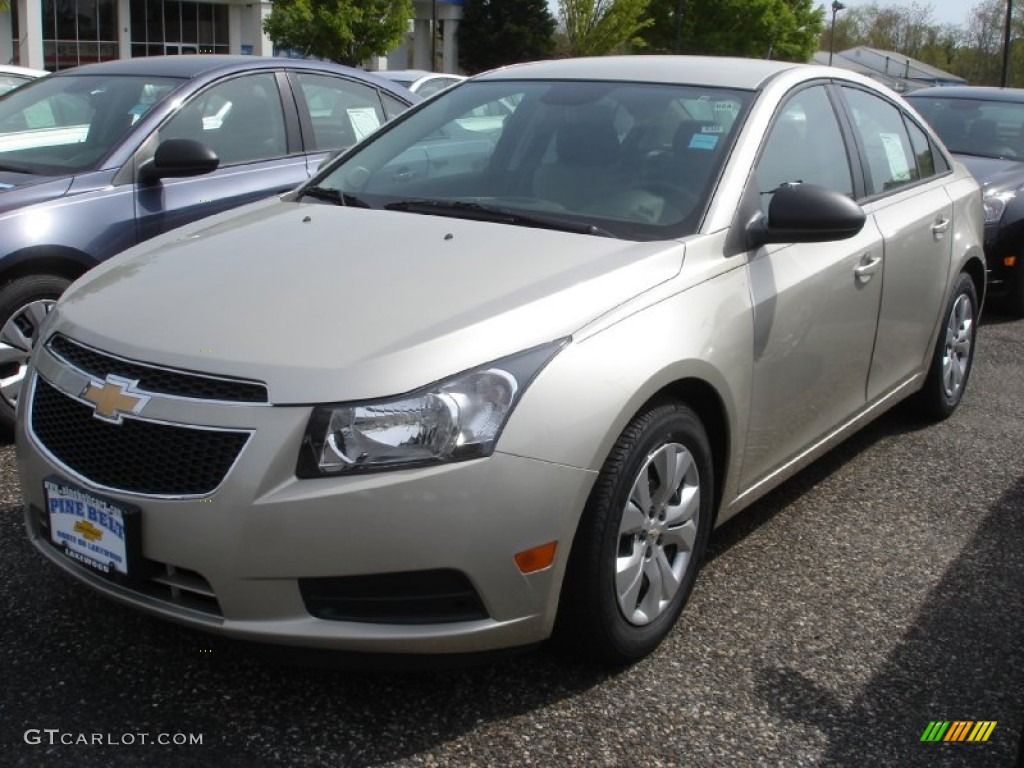 2013 Cruze LS - Champagne Silver Metallic / Jet Black/Medium Titanium photo #1