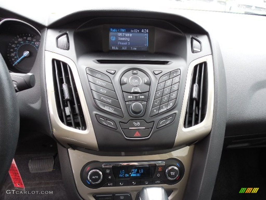 2012 Ford Focus SEL Sedan Controls Photo #80920934