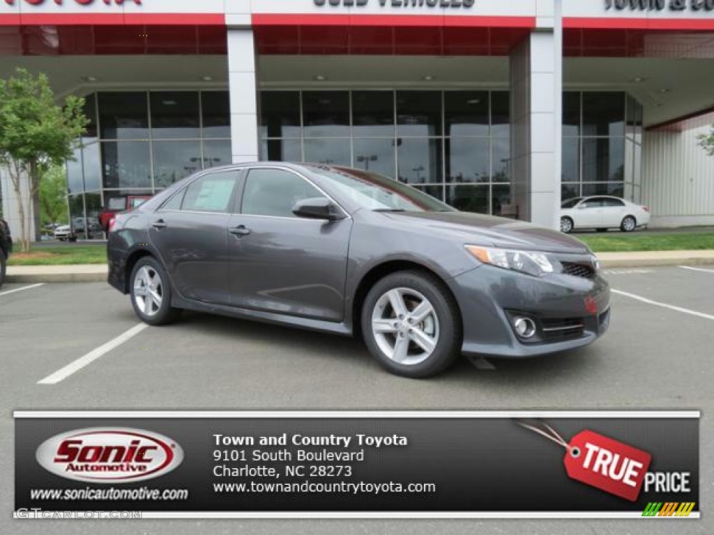 2013 Camry SE - Magnetic Gray Metallic / Black photo #1