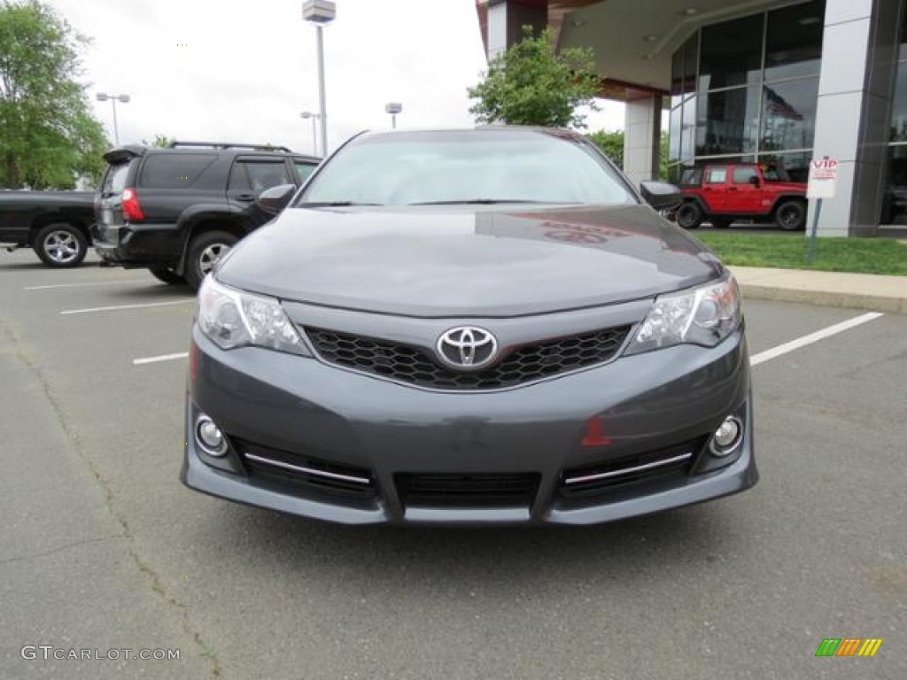 2013 Camry SE - Magnetic Gray Metallic / Black photo #2