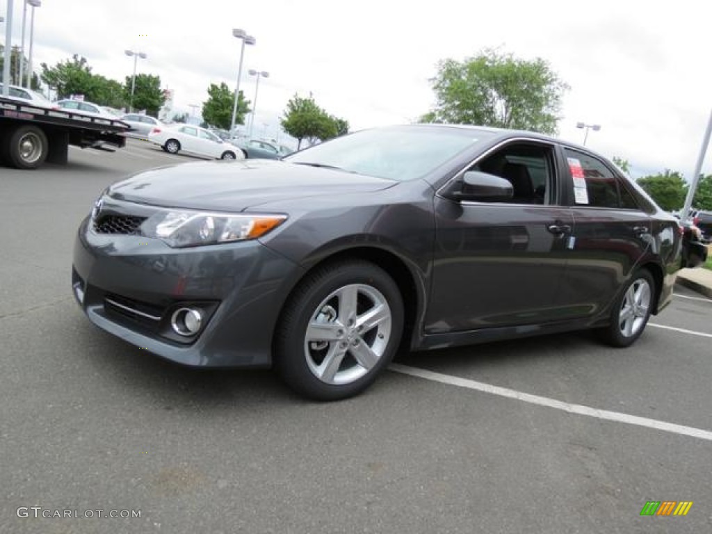 2013 Camry SE - Magnetic Gray Metallic / Black photo #3