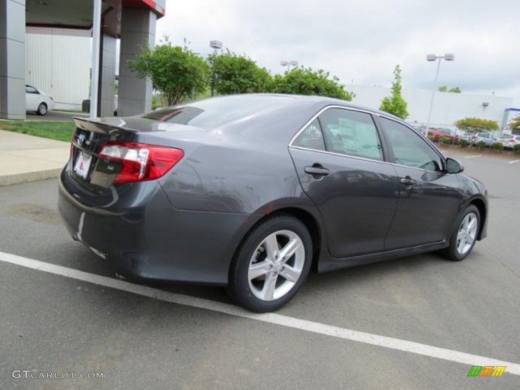 2013 Camry SE - Magnetic Gray Metallic / Black photo #17