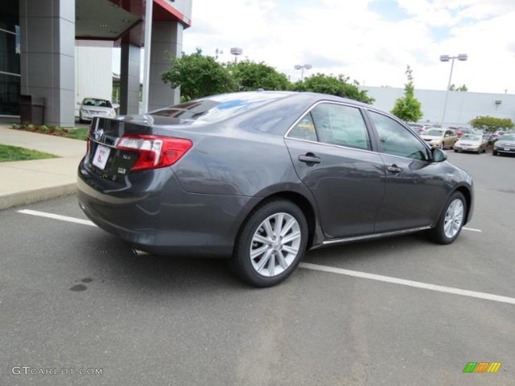 2013 Camry Hybrid XLE - Magnetic Gray Metallic / Light Gray photo #19