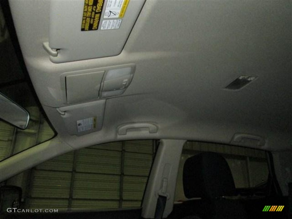 2011 Rogue S - Silver Ice Metallic / Black photo #16