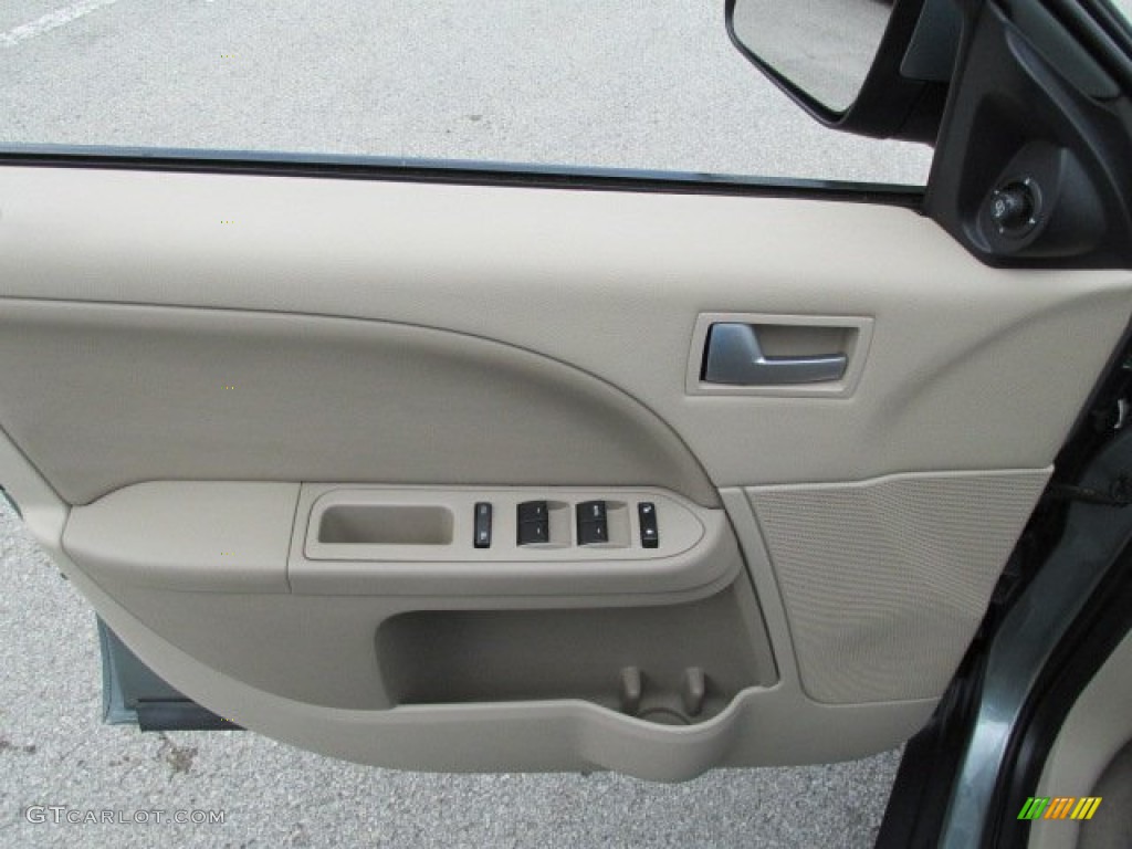 2005 Ford Five Hundred SEL Pebble Beige Door Panel Photo #80930013