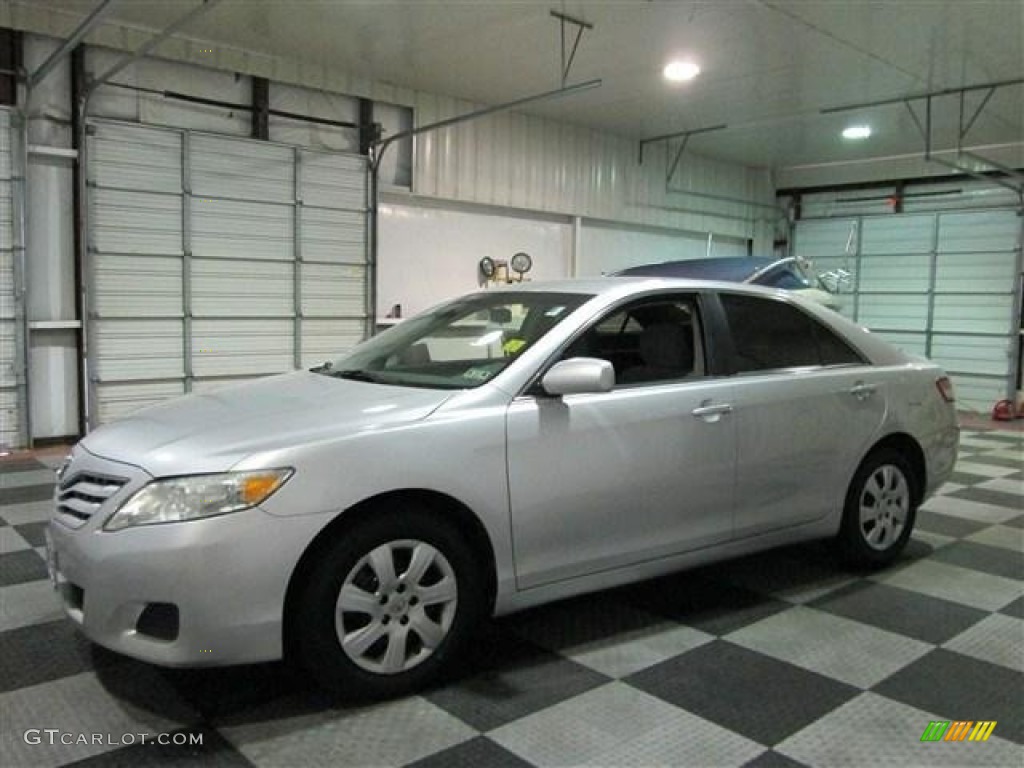 Classic Silver Metallic 2010 Toyota Camry LE Exterior Photo #80930171