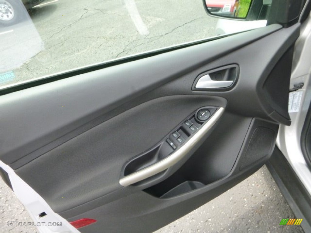 2012 Ford Focus SEL Sedan Door Panel Photos