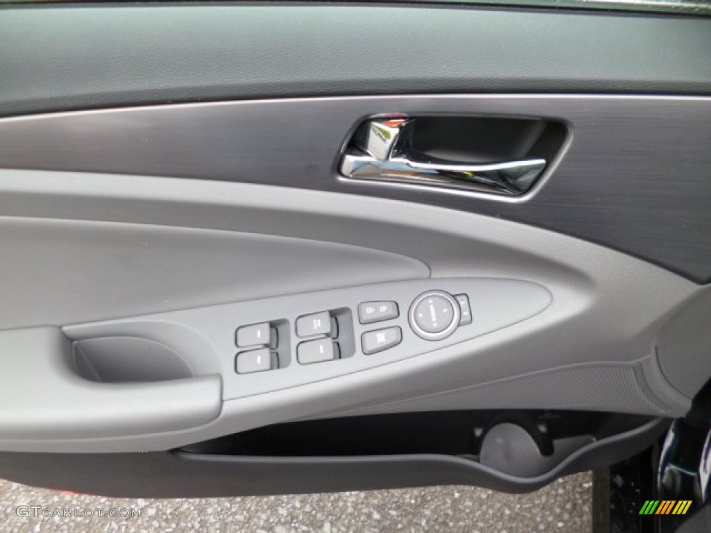 2012 Hyundai Sonata Hybrid Gray Door Panel Photo #80936025